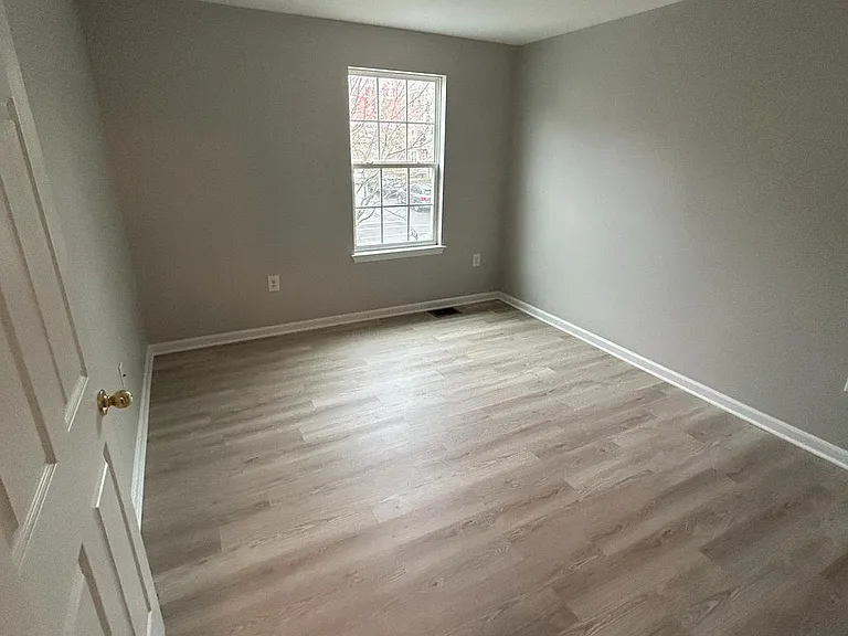 1050 Lamberton St — Photo 13