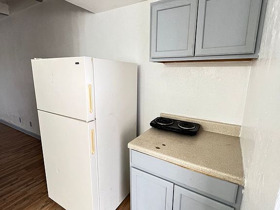 3rd image of 605 N Gray St #204