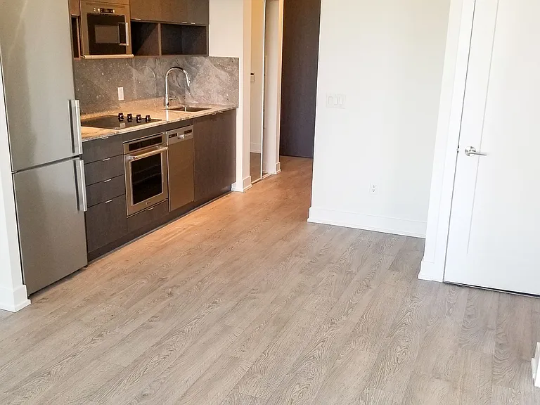 7 Mabelle Ave #4405 — Photo 4