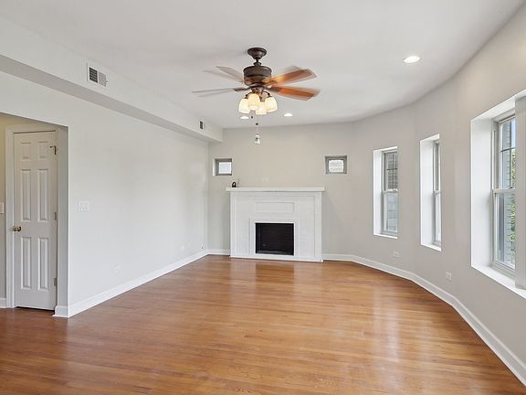 3rd image of 5140 N Albany Ave APT 2