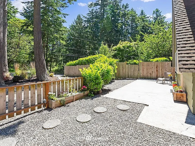 Area in front of House (Photo from Previous Listing)