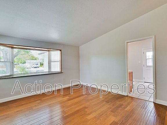 5th image of 1125 Burgoyne St