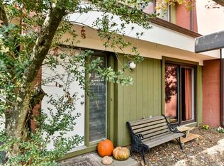 1326 Northgate Sq, Reston, VA 20190