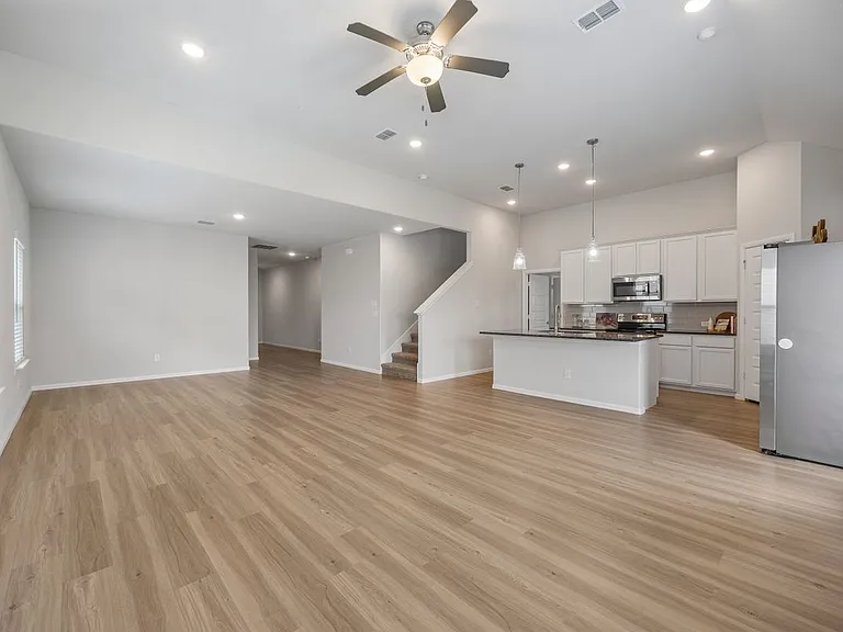 223 Miramar Ave — Photo 2