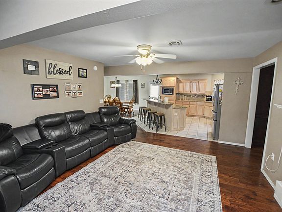 5th image of 508 Covington Pl