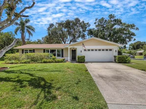 1559 Souvenir Dr, Clearwater, FL 33755