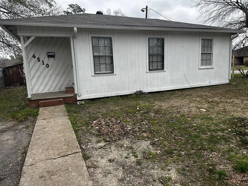 3 bed, 1250 sqft, $1,000 — Photo 1