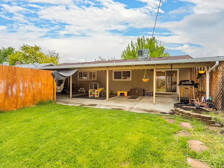 2053 Wilder Dr — Photo 8