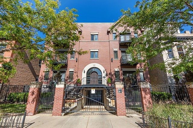 1st image of 826 W Windsor Ave APT 2E