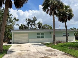 2618 LAKESHORE CIRCLE, PORT CHARLOTTE, FL 33952