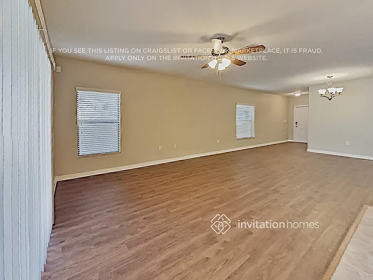 2729 Hampton Green Ln — Photo 4