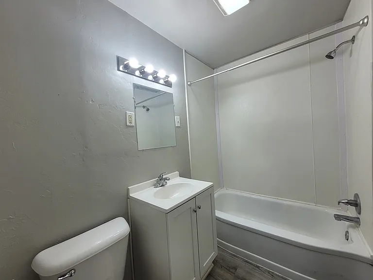 401 Cass St — Photo 9