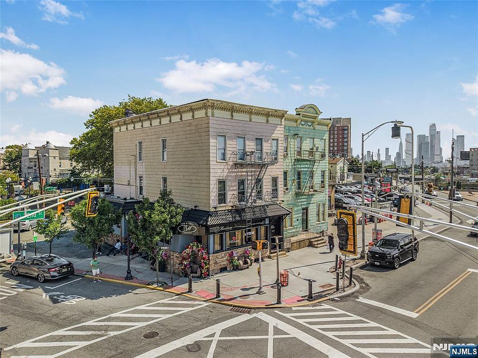 1st image of 328 32nd Street