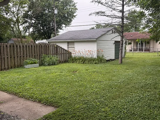 210 Wayside Dr — Photo 8