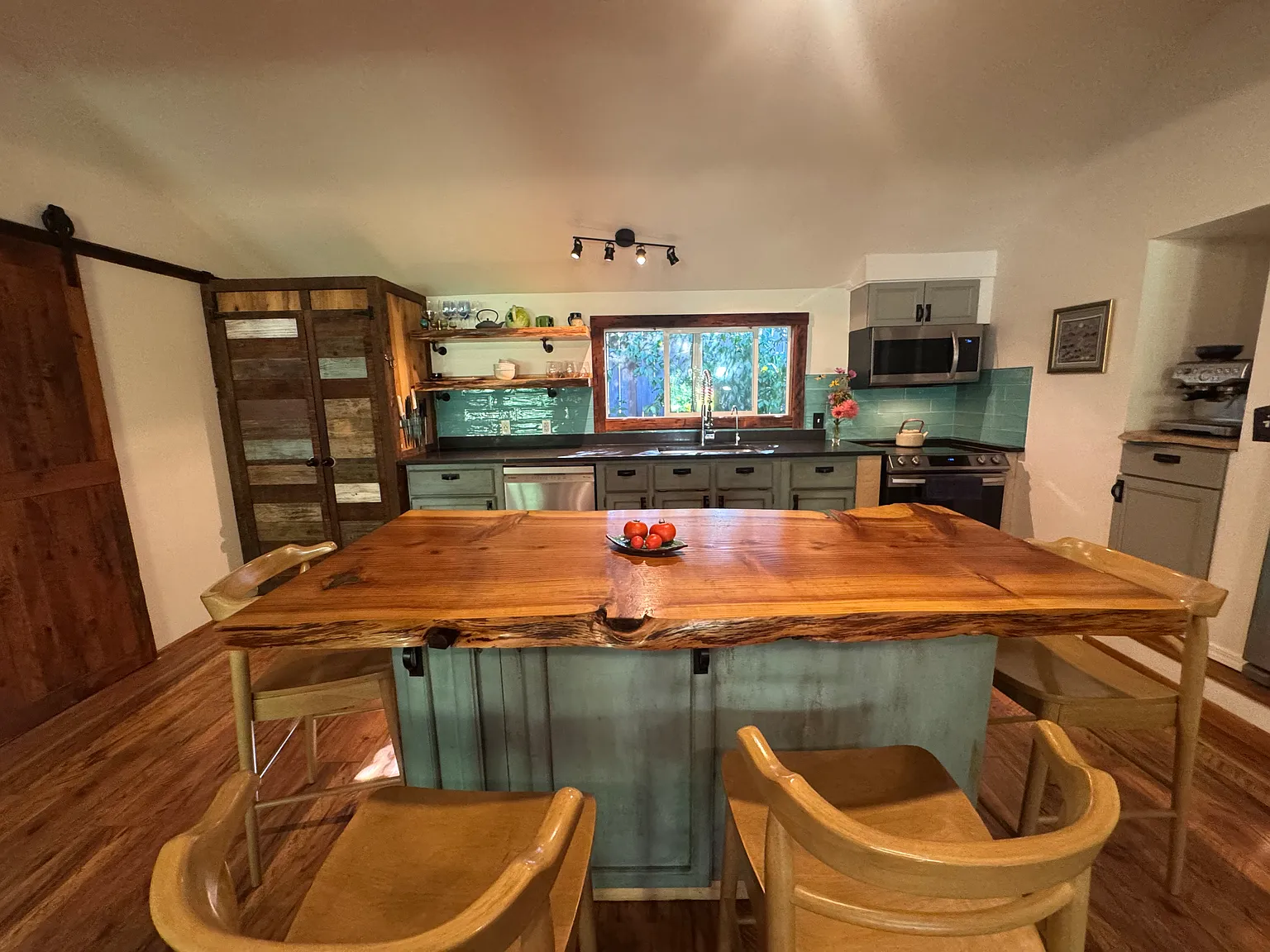 1 bed, 775 sqft, $2,100 — Photo 4