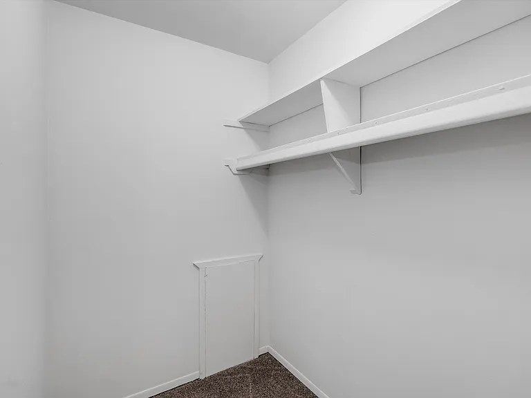 Hartford Place Apartments — Photo 14