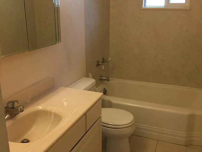NE Northgate Way — Photo 9