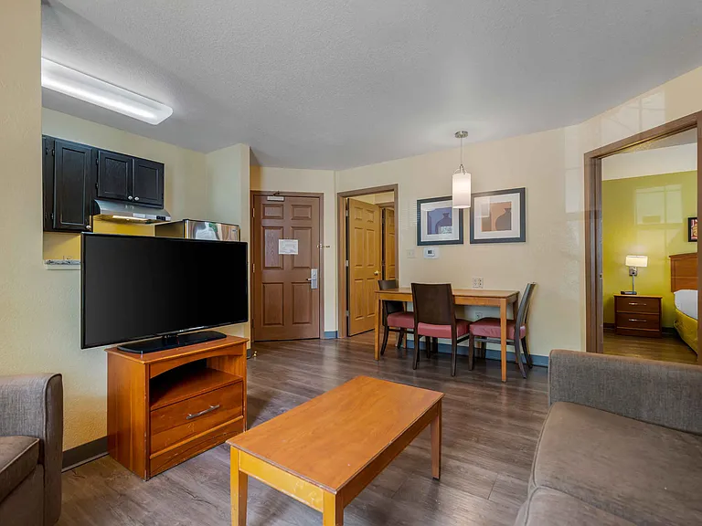 2 Bedroom Suite - 2 Queen Beds