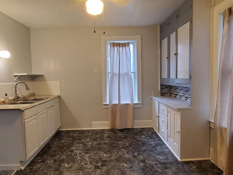 2nd image of 1622 Chatham St