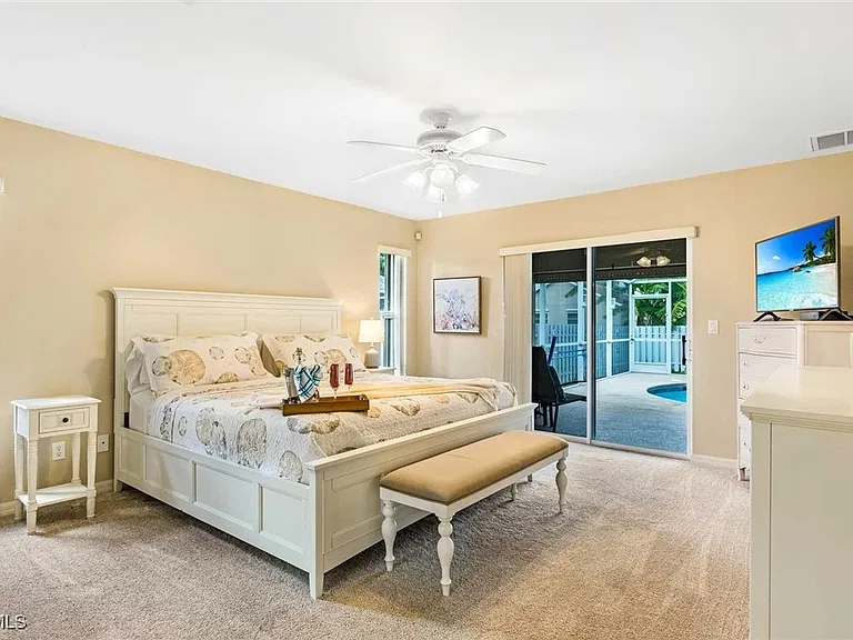 4226 SW 14th Pl — Photo 9