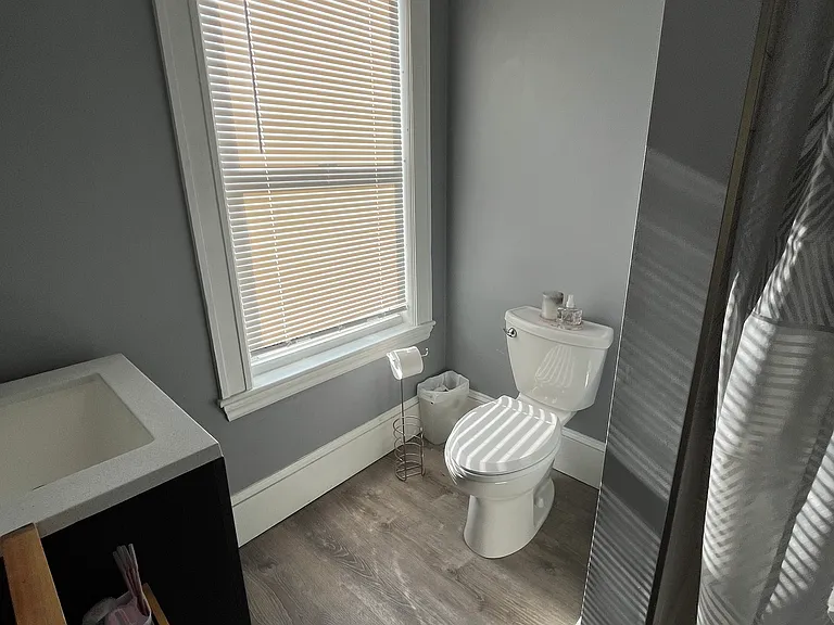 874 E 4th St #2 — Photo 5
