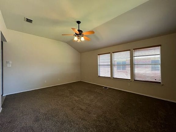 3rd image of 712 Linden Ave