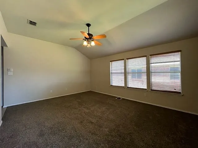 712 Linden Ave — Photo 3