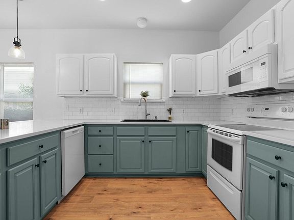 4th image of 27 Cosmos Ct