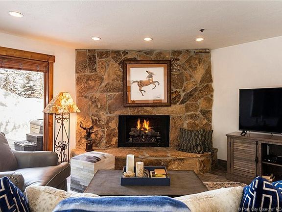 5th image of 1558 Deer Valley Dr