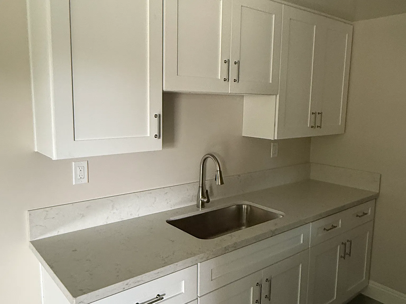 2 bed, 900 sqft, $2,399 — Photo 4