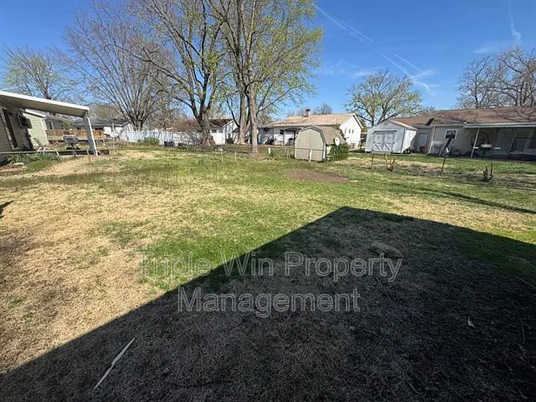 513 Coachway Ln — Photo 7