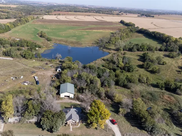 15617 Bear Creek Rd, Earlham, IA 50072