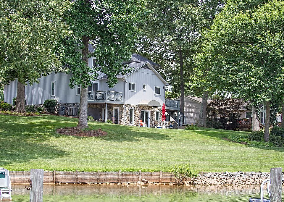 1st image of 150 Peninsula Dr
