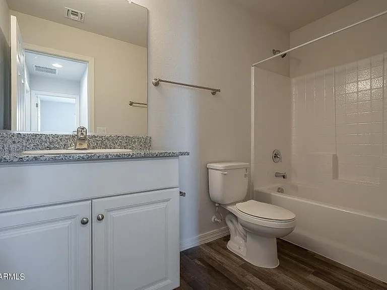 809 W Raymond St — Photo 16