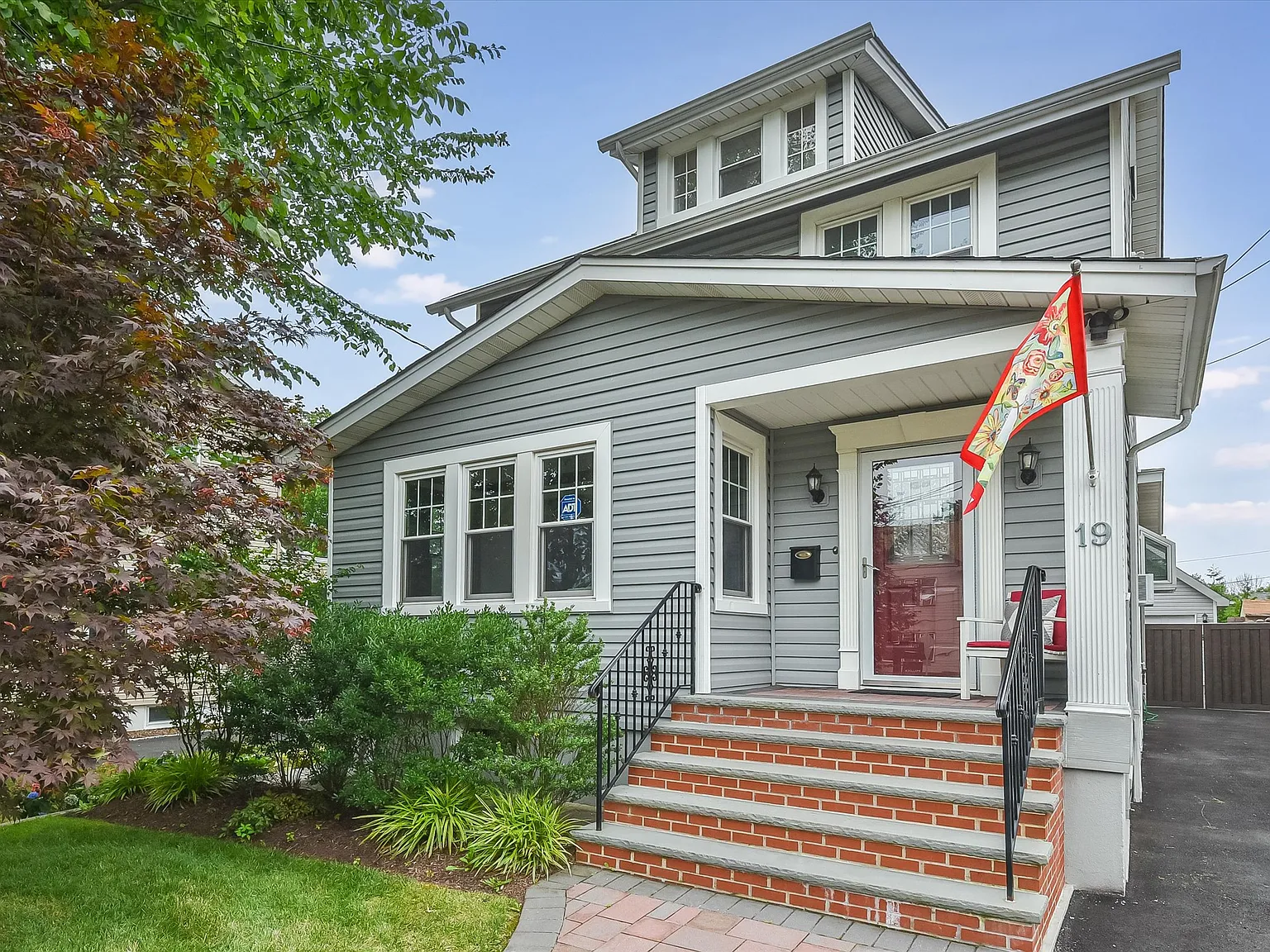 4 bed, $5,100 — Photo 1