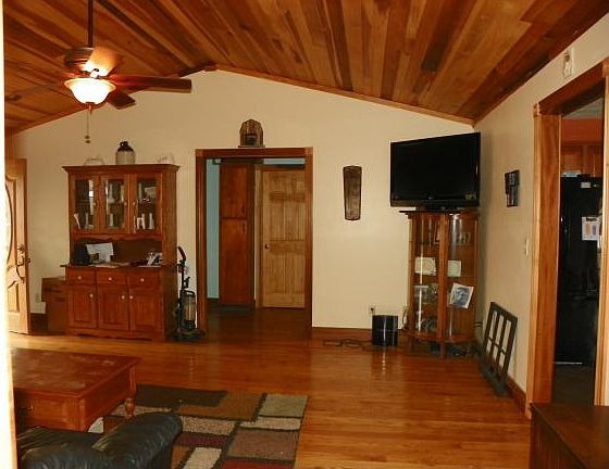 3rd image of 9017 Tremont Pl