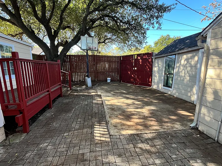 1143 Wilbur St — Photo 21