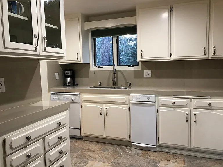 Kitchen. Note: Floor to ceiling pantry closet across from dishwasher not in photos.