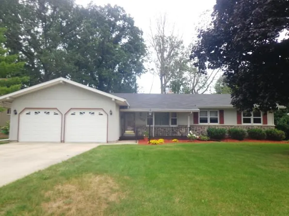 160 Crestwood Dr, Sheboygan Falls, WI 53085