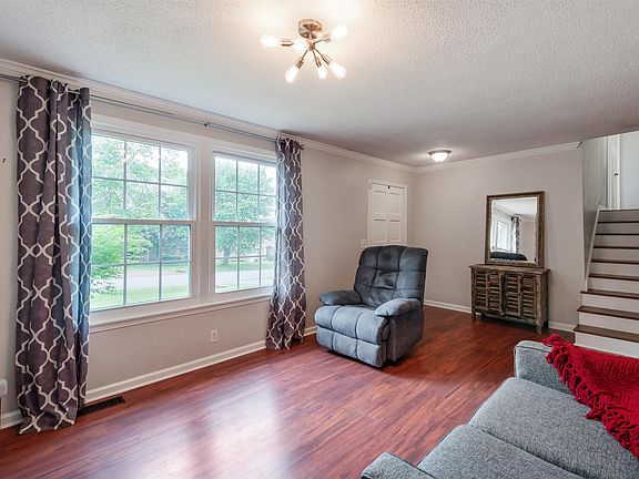 2nd image of 706 Countrywood Dr