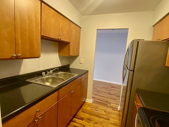 2nd image of 420 S Kenilworth Ave APT 11