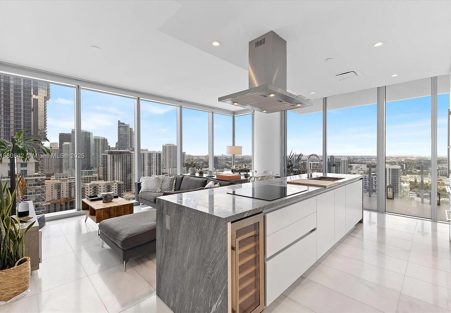 2 bed, 2.0 bath, 955 sqft, $8,500 — Photo 4