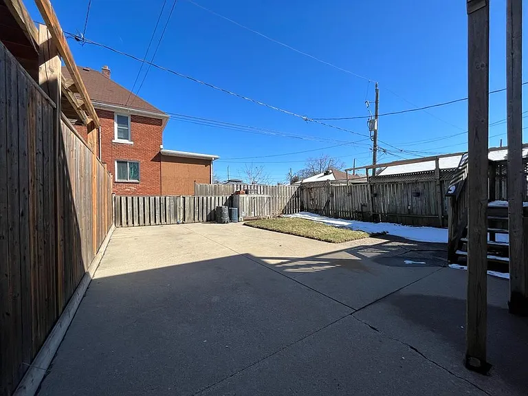 806 Marentette Ave #1 — Photo 5