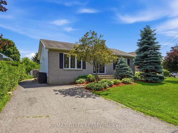 687 Ste Marie Rd, Russell, ON K0A 1W0