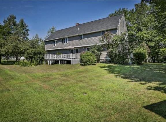 3rd image of 4 Moulton Dr
