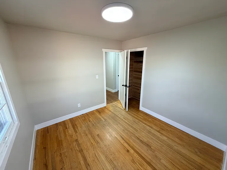 2822 W 12th St — Photo 11