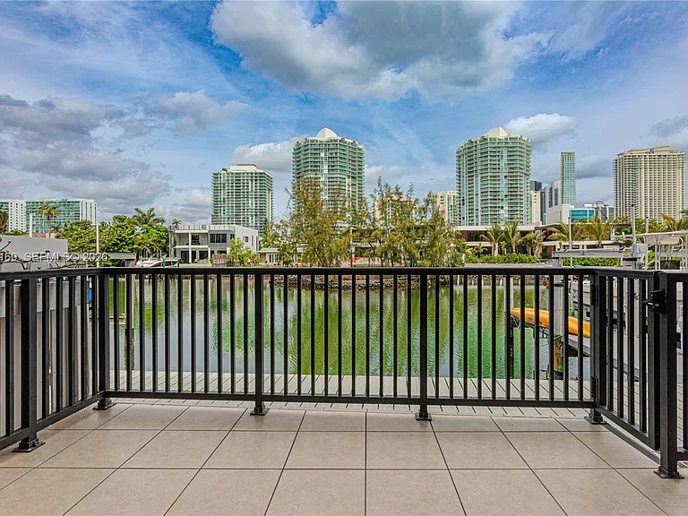 231 Poinciana Dr #401 — Photo 14