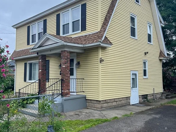3 Greenwich St, Ludlow, MA 01056