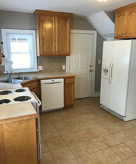 3933 Fisher St — Photo 4