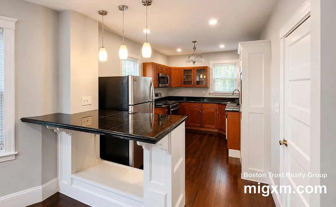 3 bed, 1.0 bath, 1144 sqft, $2,800 — Photo 2